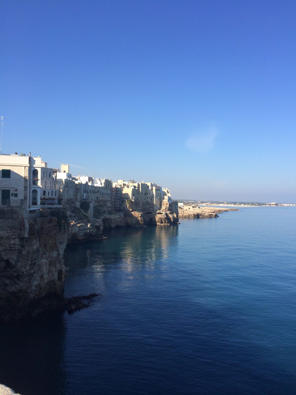 Il borgo antico di Polignano a Mare sulla scogliera